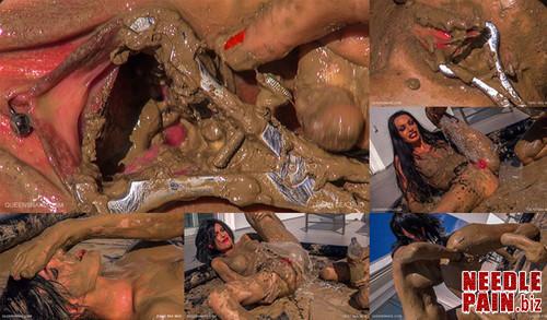 0272 QS Dead Sea Mud m - Dead Sea Mud - Queensnake, Tanita, mud, messy, stuffing, fisting